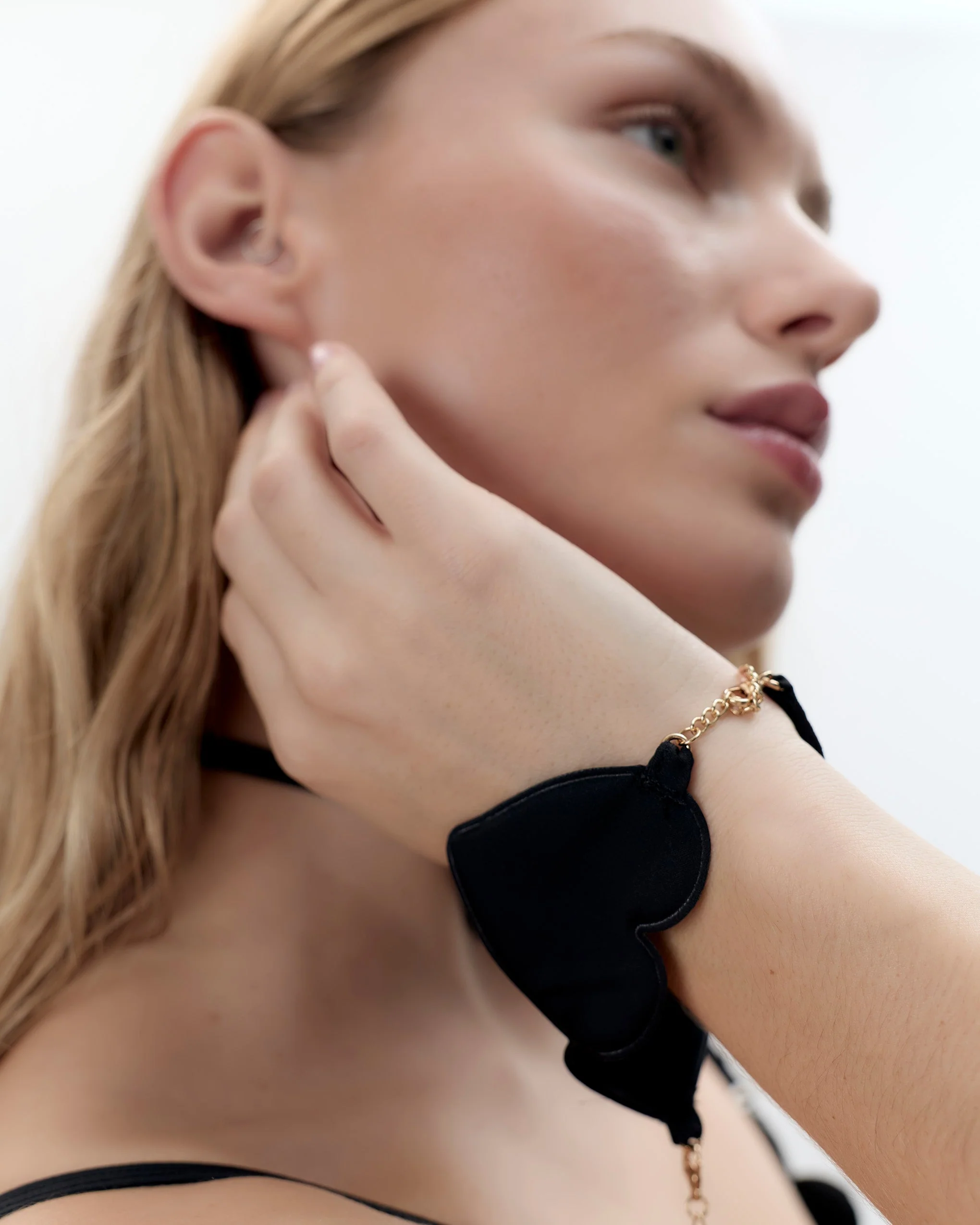 Gia Cuffs Black - Image 4